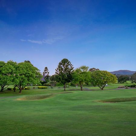 Fairway Village @ Windaroo Lakes Golf Club エクステリア 写真
